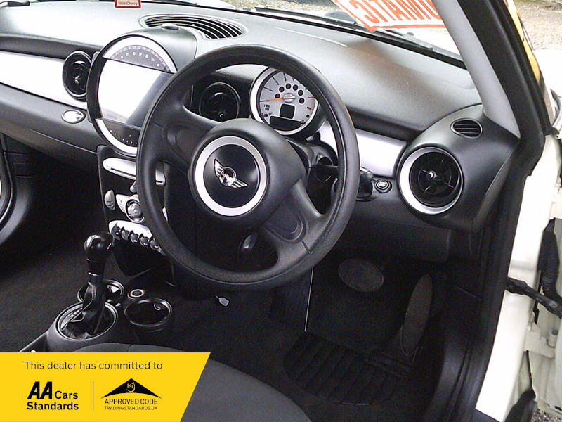 Mini Hatch 1.6L One Blue #18