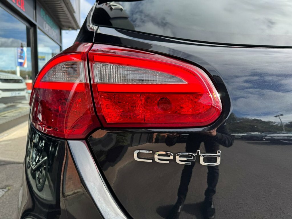 Kia Ceed Hatchback 1.6 Crdi 4 Euro 6 Ss 201666 Red #21