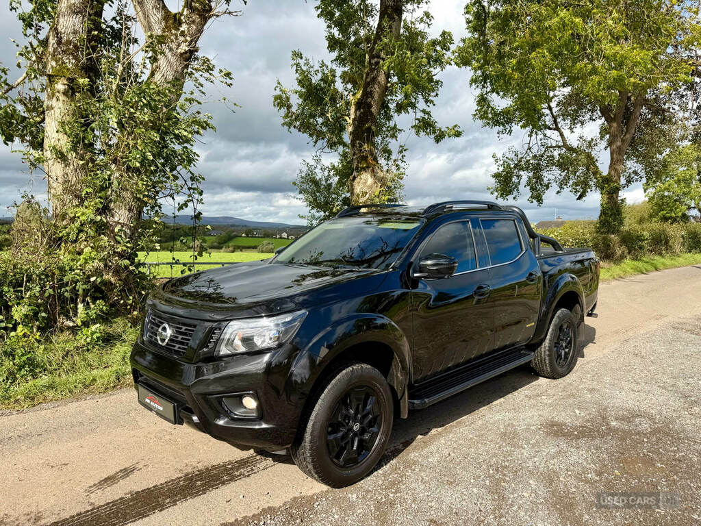 Nissan Navara Double Cab Pick Up N-guard 2.3Dci 190 Tt 4Wd Black