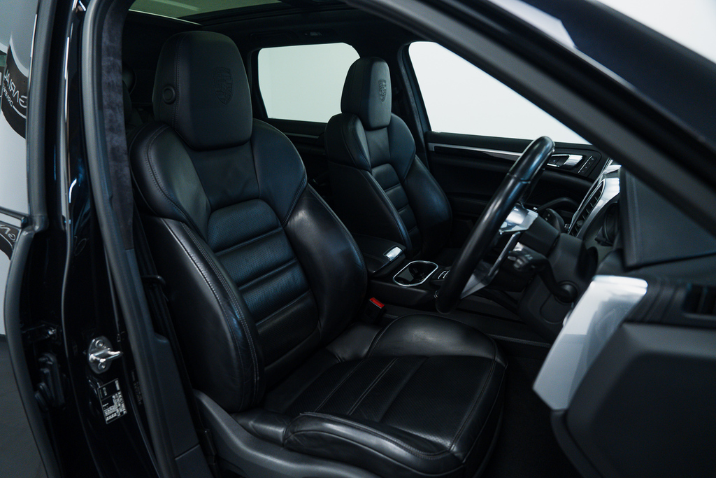 Porsche Cayenne Petrol Black