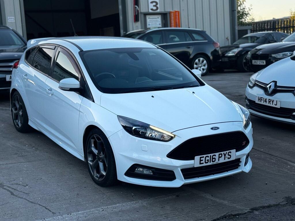 Ford Focus Hatchback #6