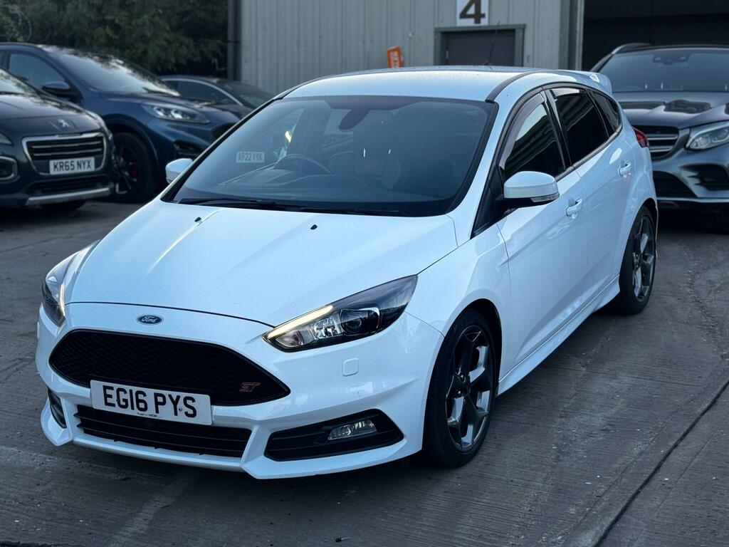 Ford Focus Hatchback #4