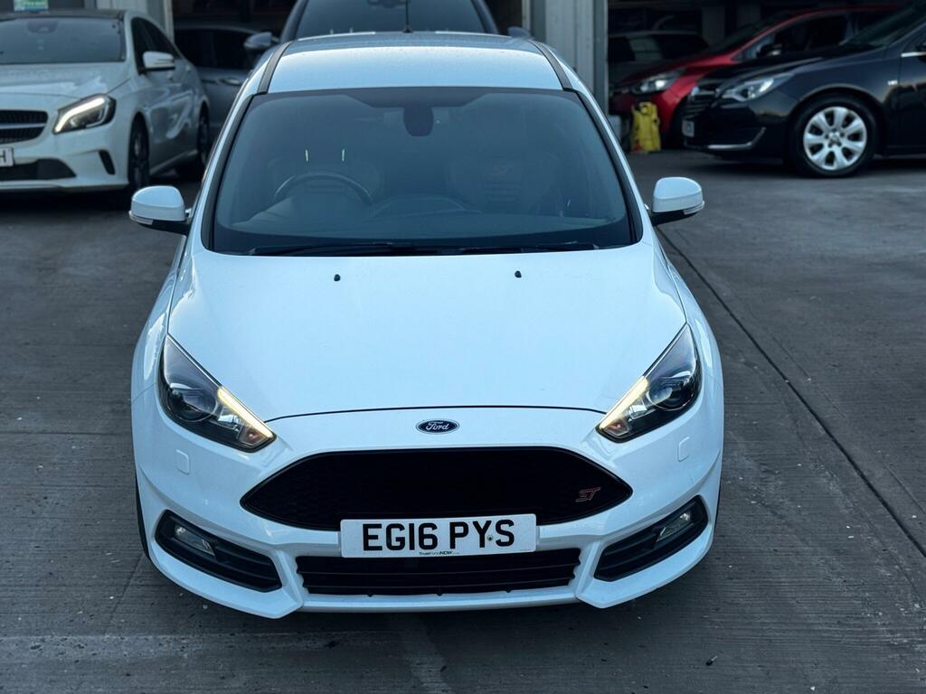 Ford Focus Hatchback #3