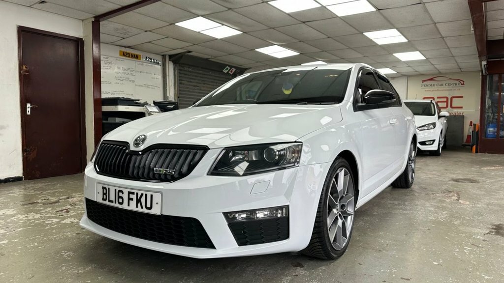 Skoda Octavia 2L Vrs White #4