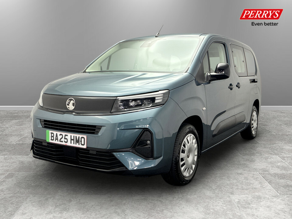 Vauxhall Combo-e Life 100Kw Design XL 52Kwh 7 Seat Blue #3