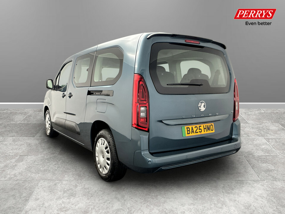 Vauxhall Combo-e Life 100Kw Design XL 52Kwh 7 Seat Blue #5