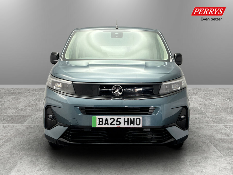 Vauxhall Combo-e Life 100Kw Design XL 52Kwh 7 Seat Blue #2