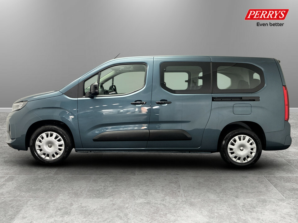 Vauxhall Combo-e Life 100Kw Design XL 52Kwh 7 Seat Blue #4