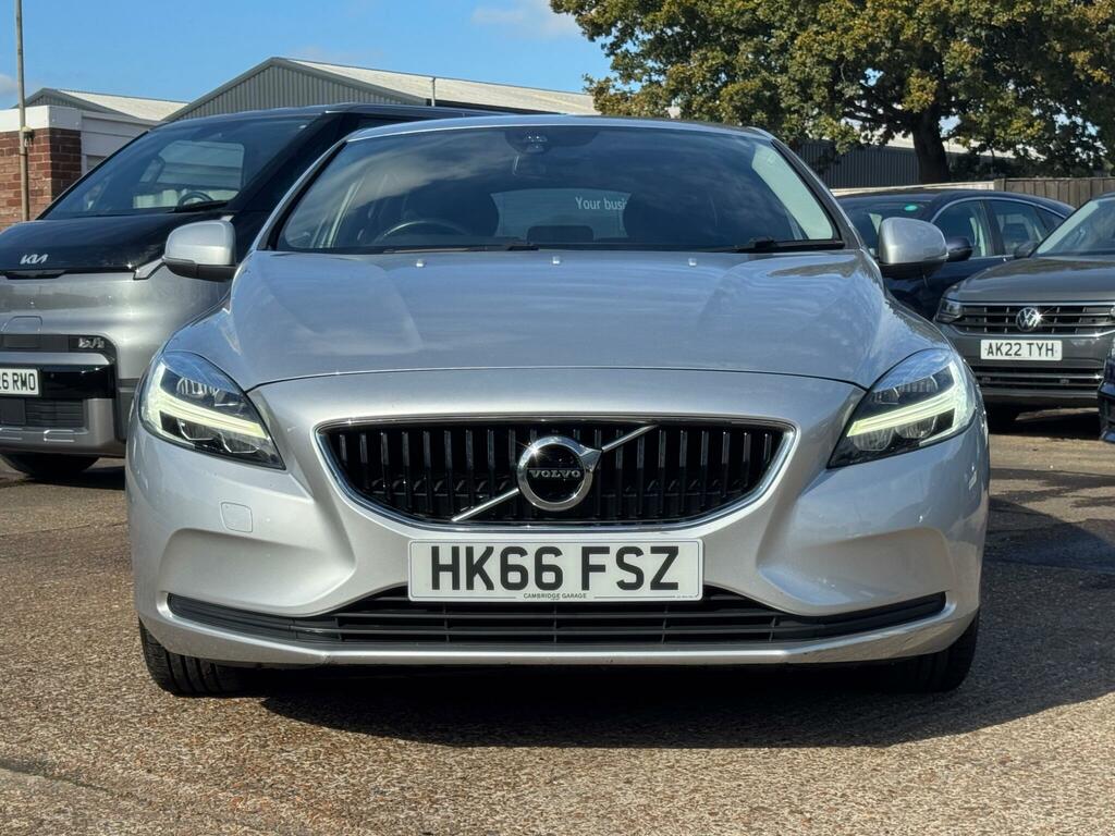 Volvo V40 2.0 T2 Momentum Nav Plus Euro 6 Ss Silver #2