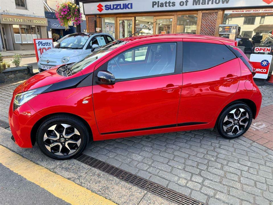 Toyota Aygo X Trend 1.0I Vvti Red #3