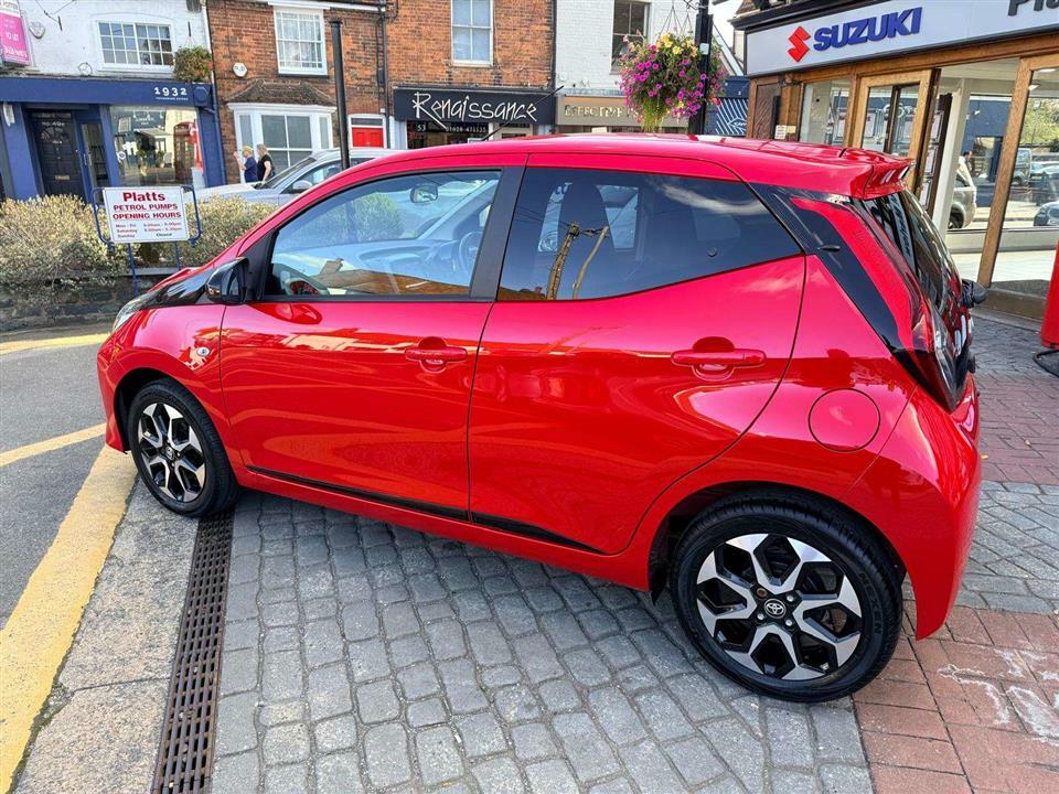 Toyota Aygo X Trend 1.0I Vvti Red #4