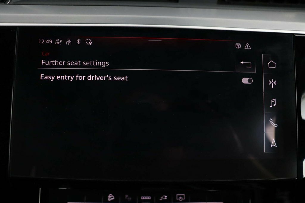 Audi E-tron Black Edition White #42