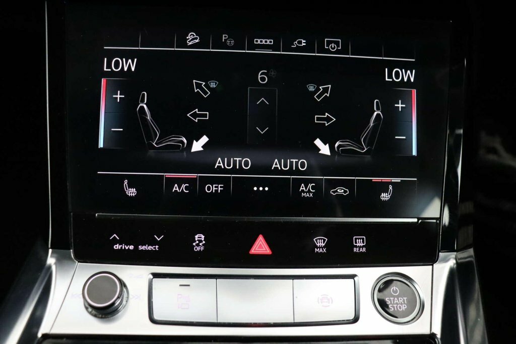 Audi E-tron Black Edition White #34