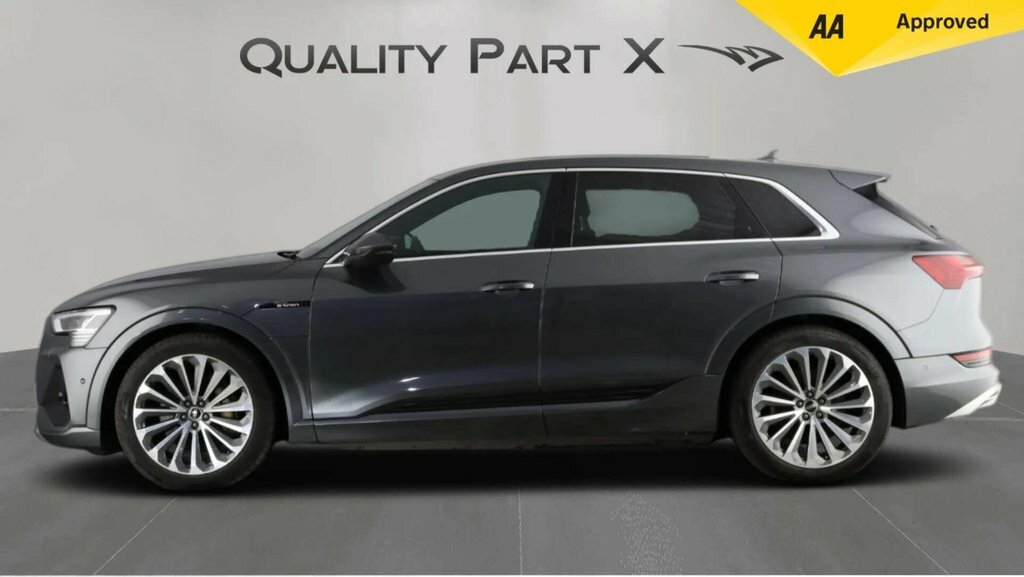 Audi E-tron Black Edition White #9