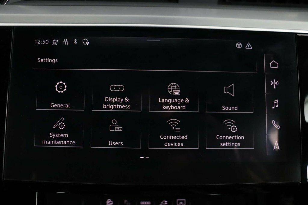 Audi E-tron Black Edition White #48