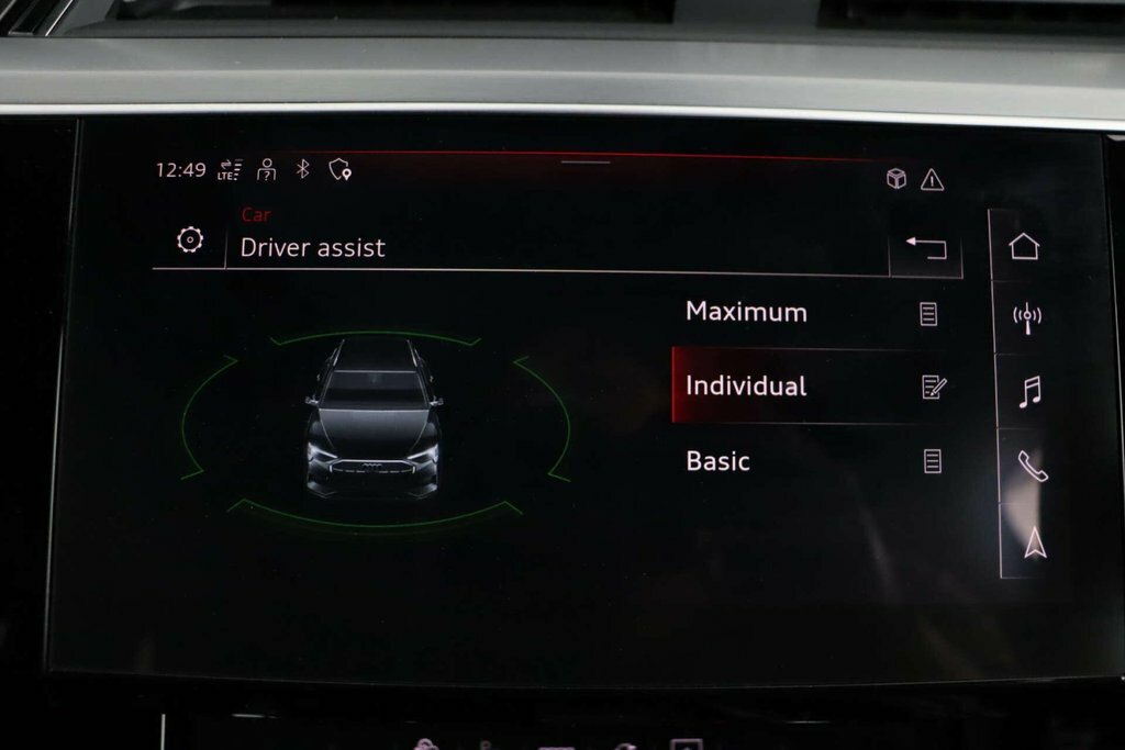 Audi E-tron Black Edition White #51