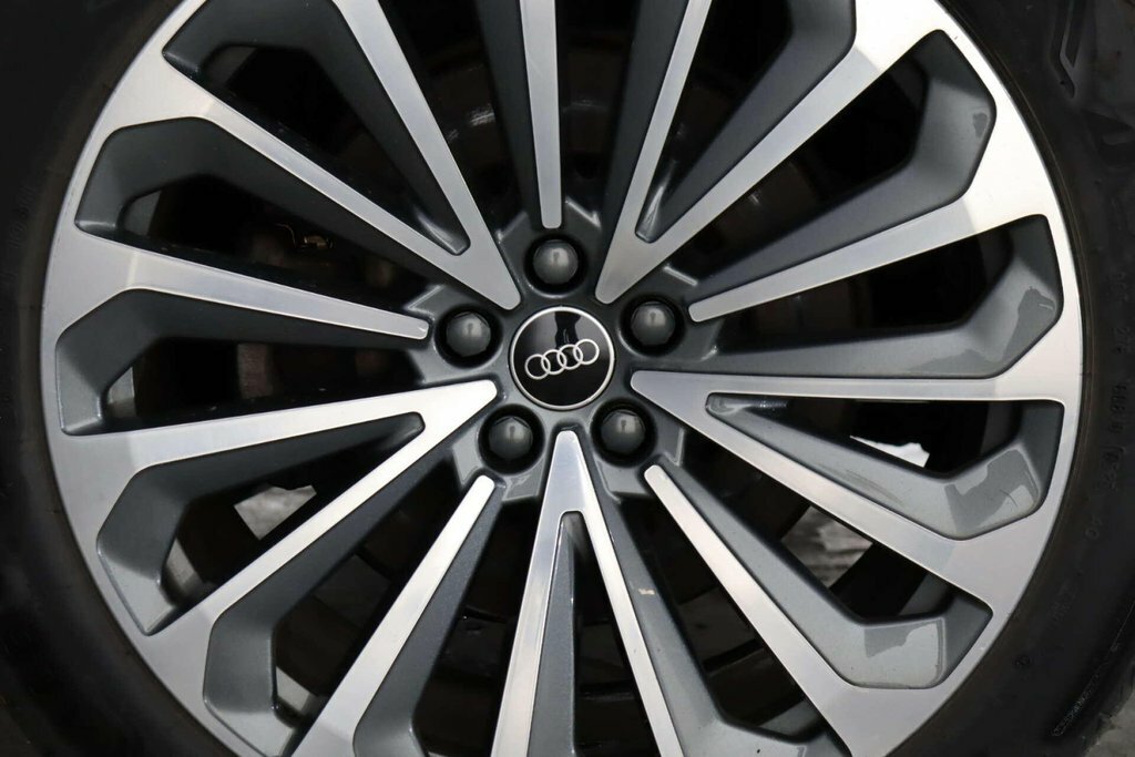 Audi E-tron Black Edition White #32