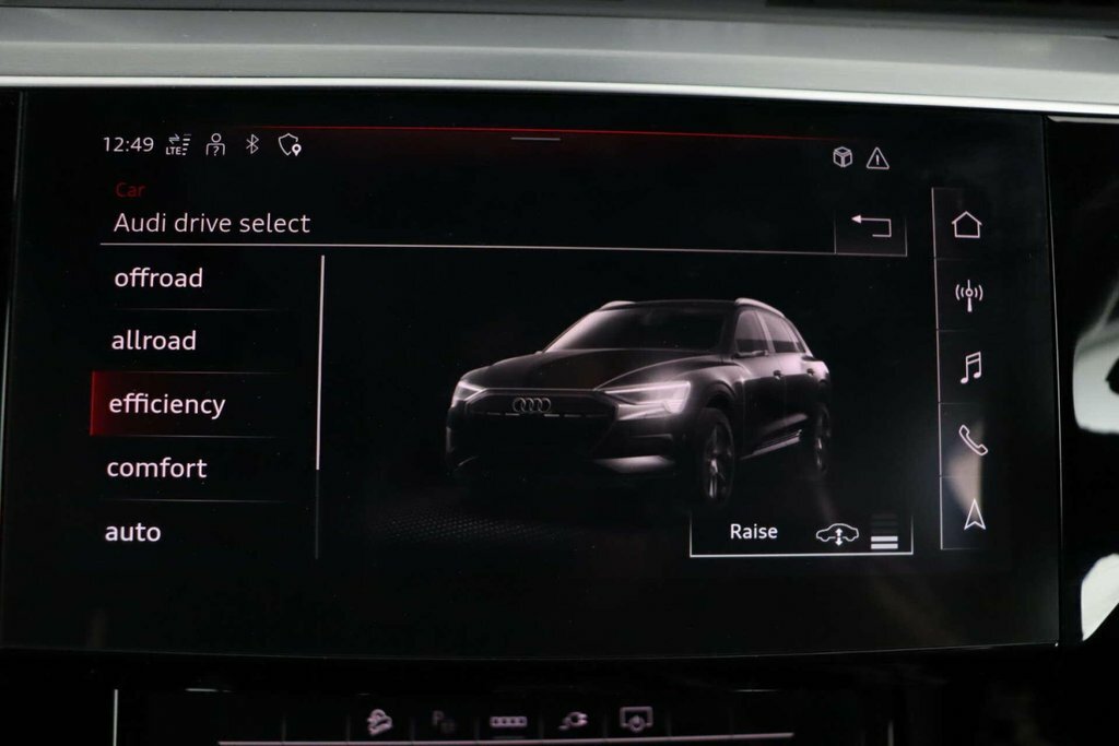 Audi E-tron Black Edition White #45