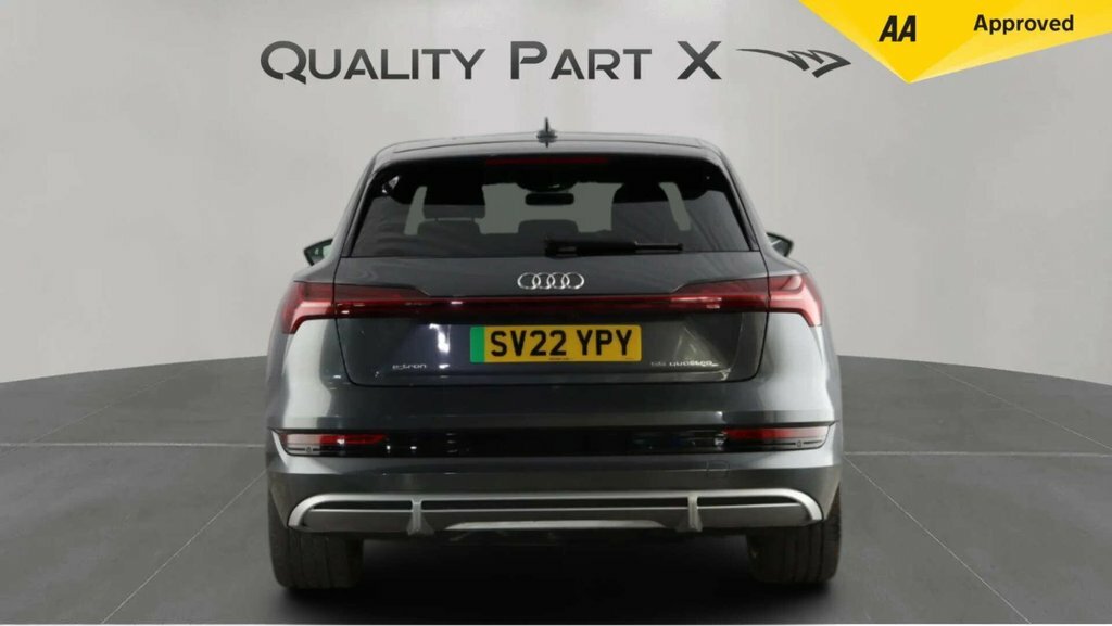 Audi E-tron Black Edition White #7