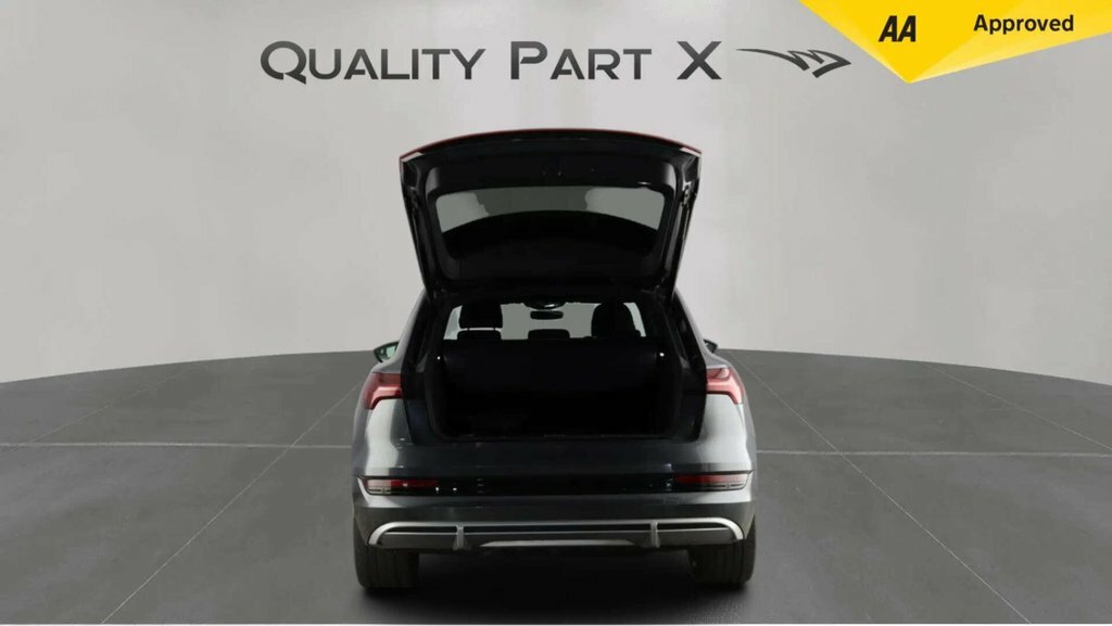 Audi E-tron Black Edition White #10