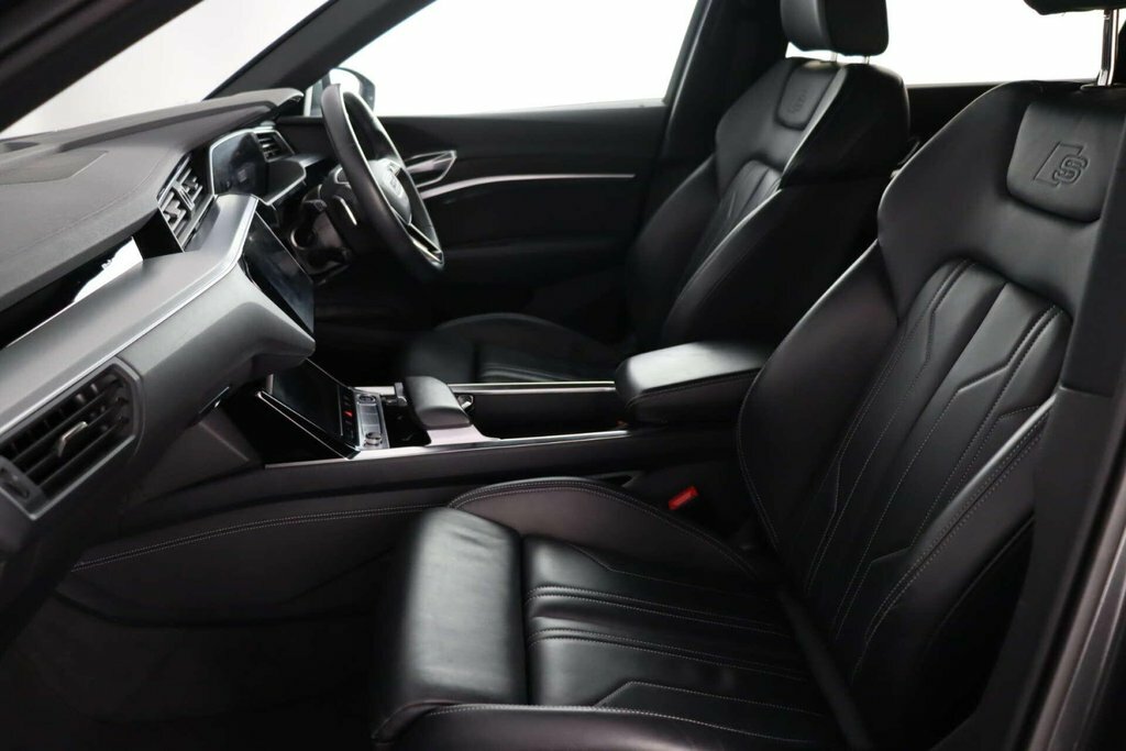 Audi E-tron Black Edition White #15