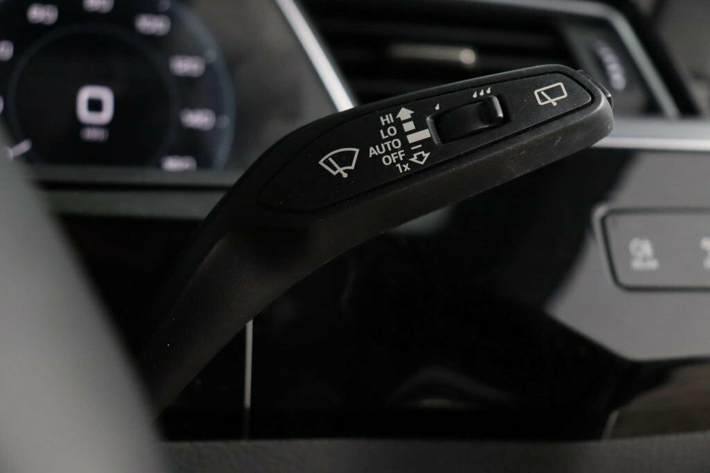 Audi E-tron Black Edition White #21
