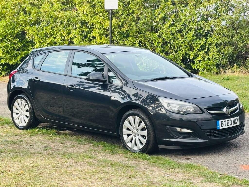 Vauxhall Astra 1.6 16V Exclusiv Euro 5 Black #4