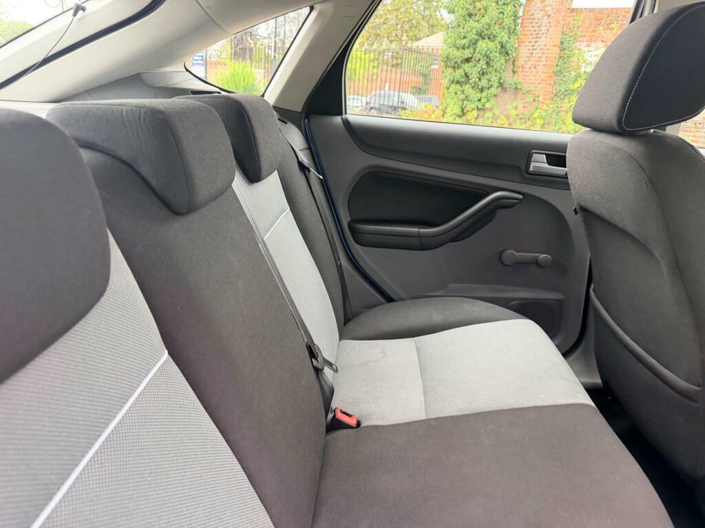 Ford Focus 1.6 Titanium 201059 Black #30