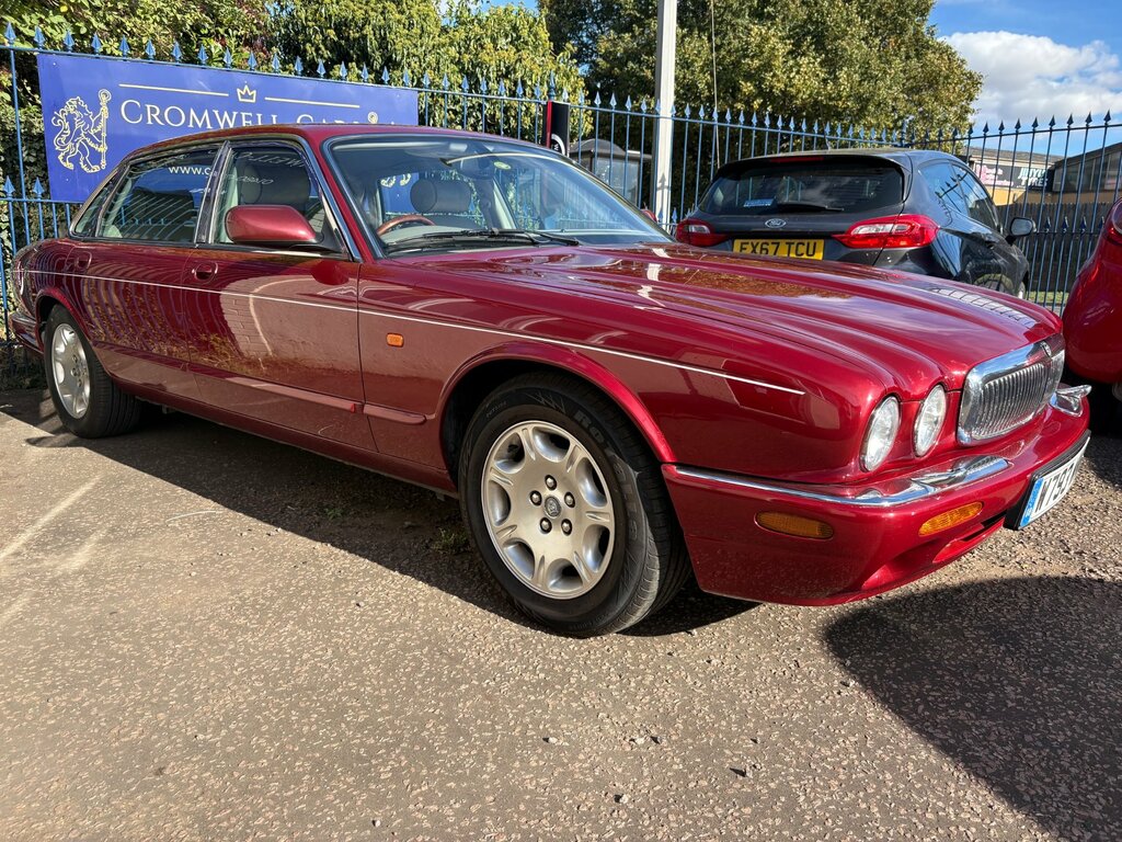 Jaguar XJ Sovereign V8 - Red