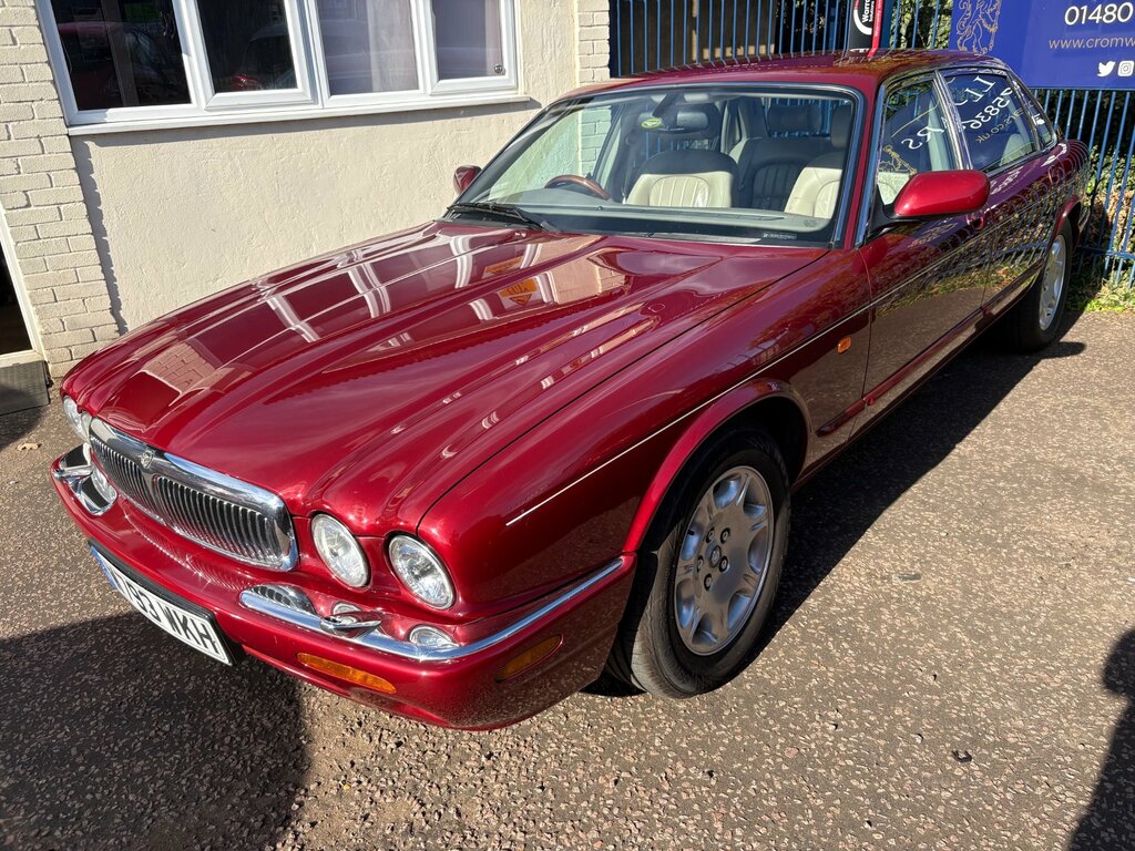 Jaguar XJ Sovereign V8 - Red #2