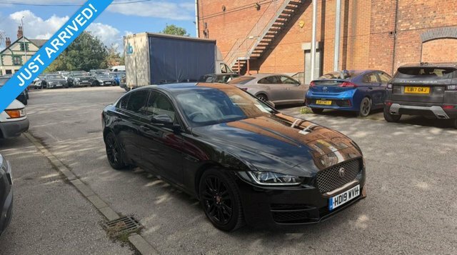 Jaguar XE Saloon Black