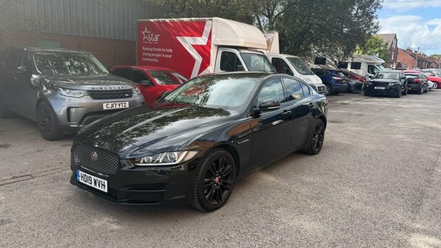 Jaguar XE Saloon Black #4
