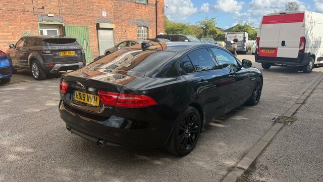 Jaguar XE Saloon Black #2