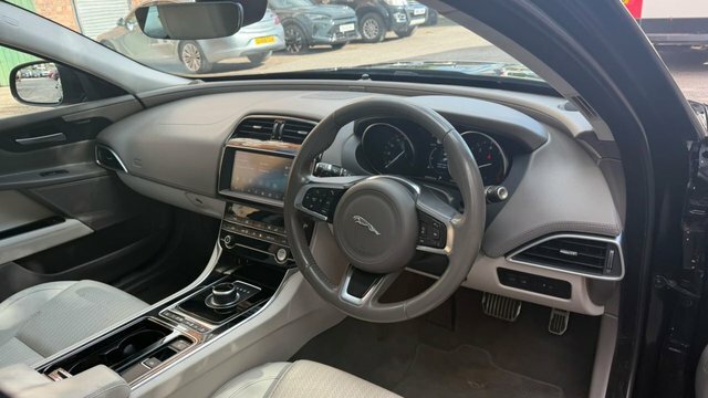 Jaguar XE Saloon Black #5