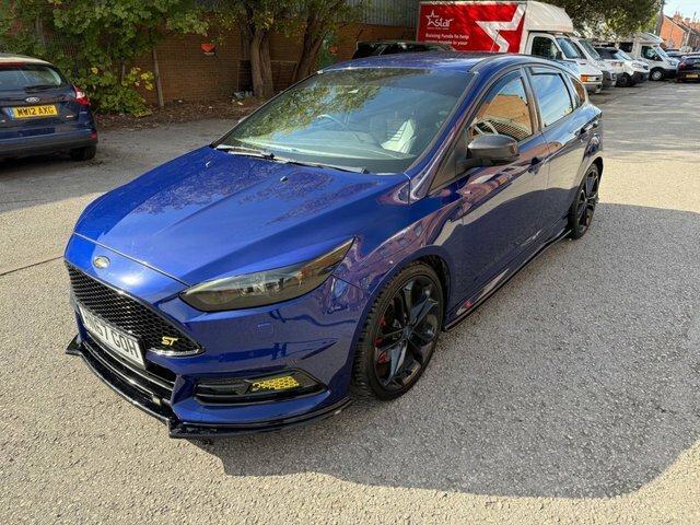 Ford Focus Hatchback Blue #4