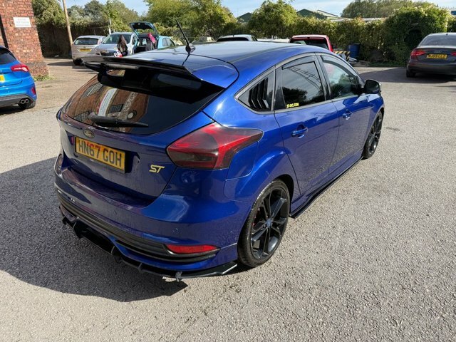 Ford Focus Hatchback Blue #2