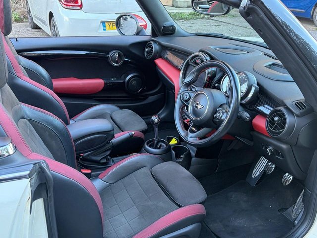 Mini Convertible John Cooper Works White #5