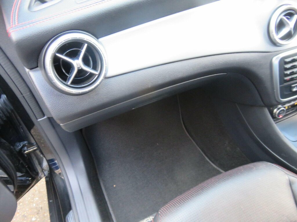 Mercedes-Benz CLA Class Saloon 2.1 Silver #41