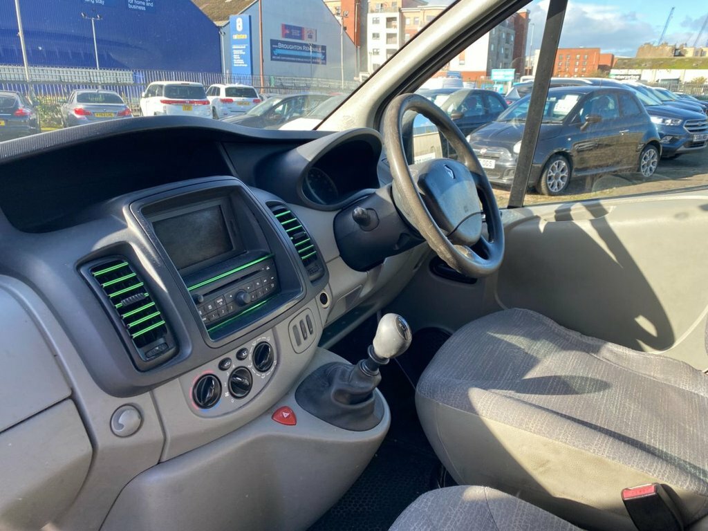 Renault Trafic Mpv SN10GOV White #6