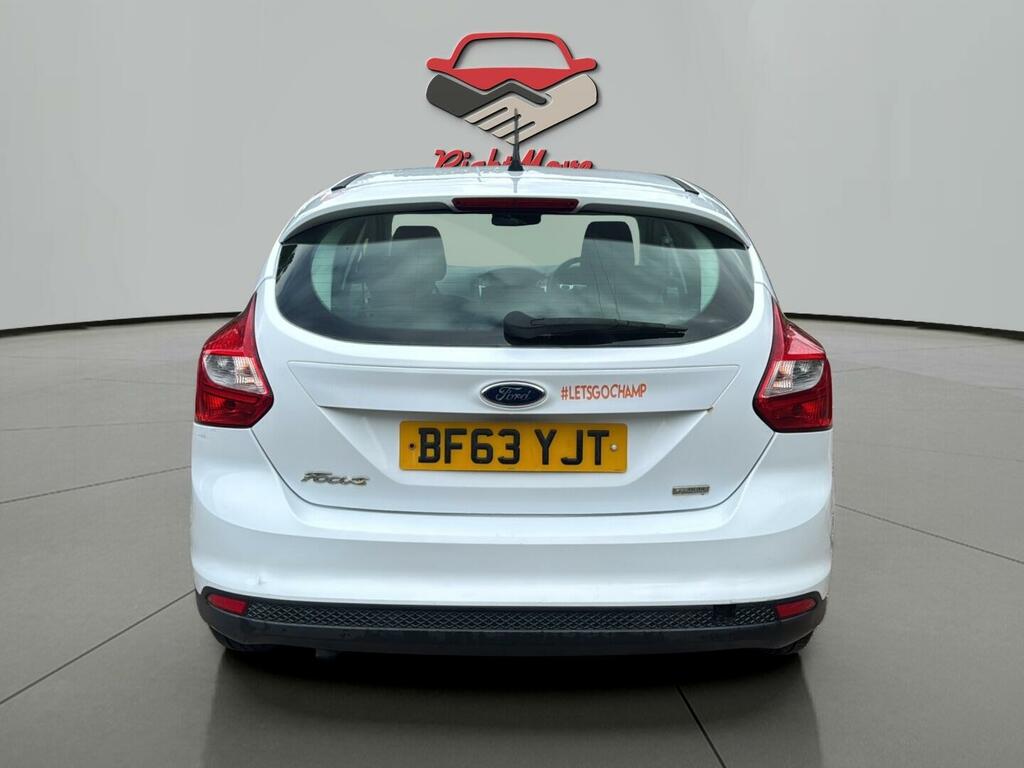 Ford Focus Zetec White #4