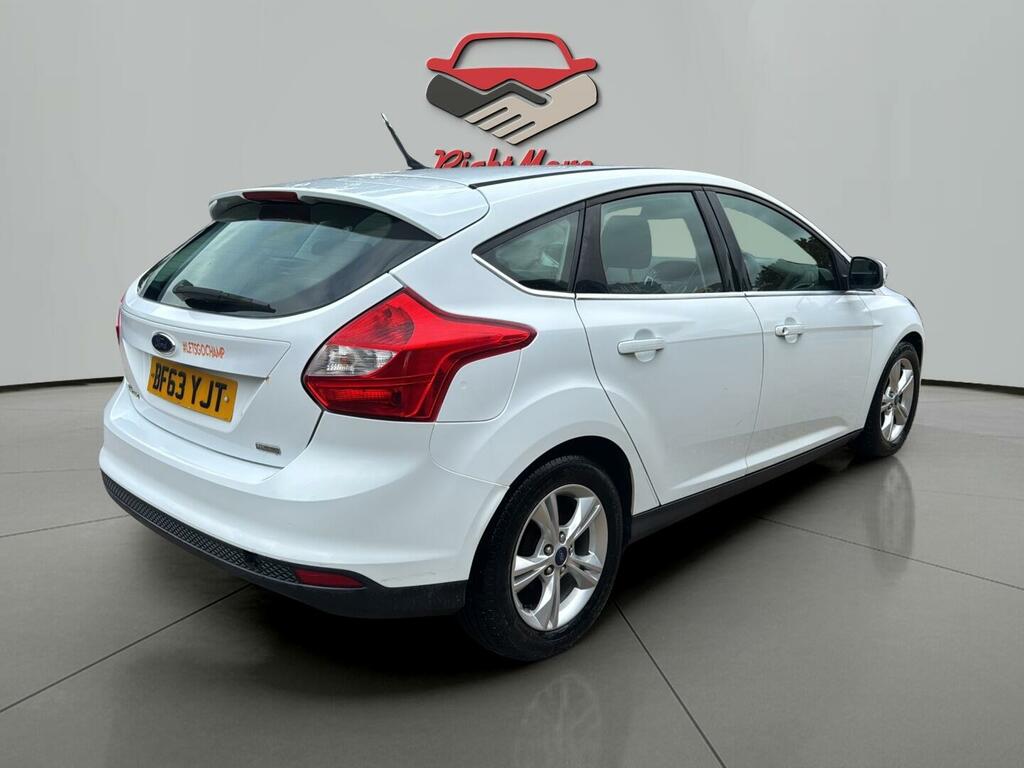 Ford Focus Zetec White #5