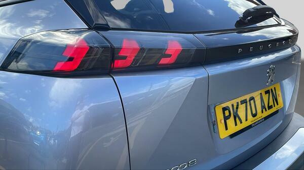 Peugeot 2008 1.2 Puretech Allure Premium Suv  #5