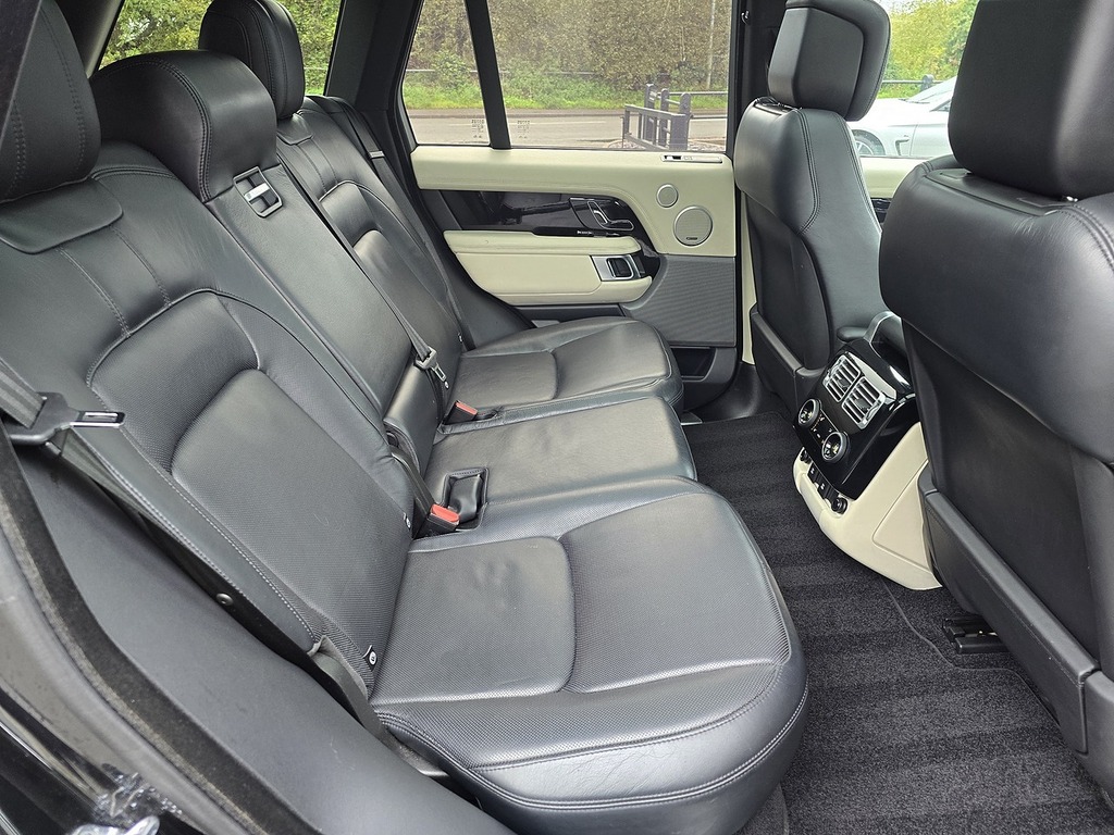 Land Rover Range Rover 3.0 Tdv6 255 Bhp White #26