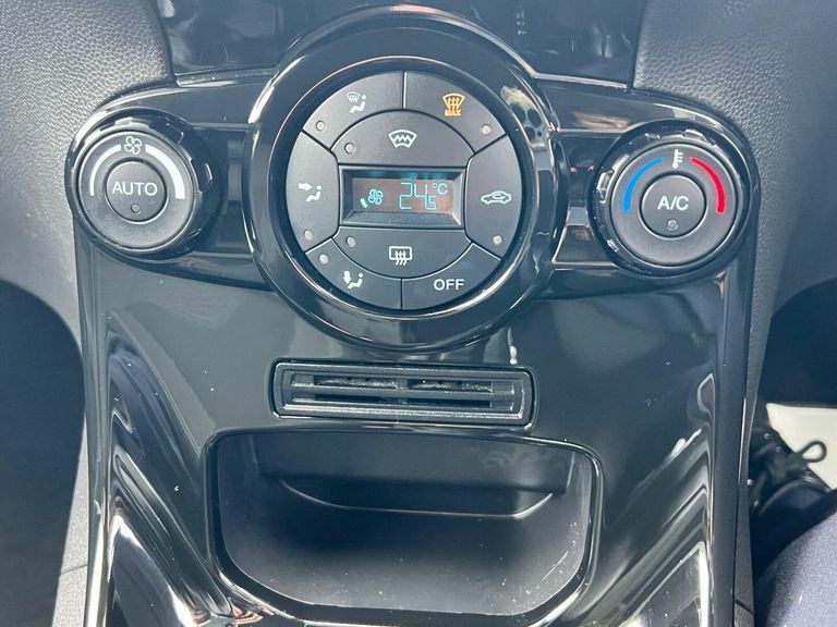 Ford Fiesta 1.25 82 Zetec 2017 Red #16