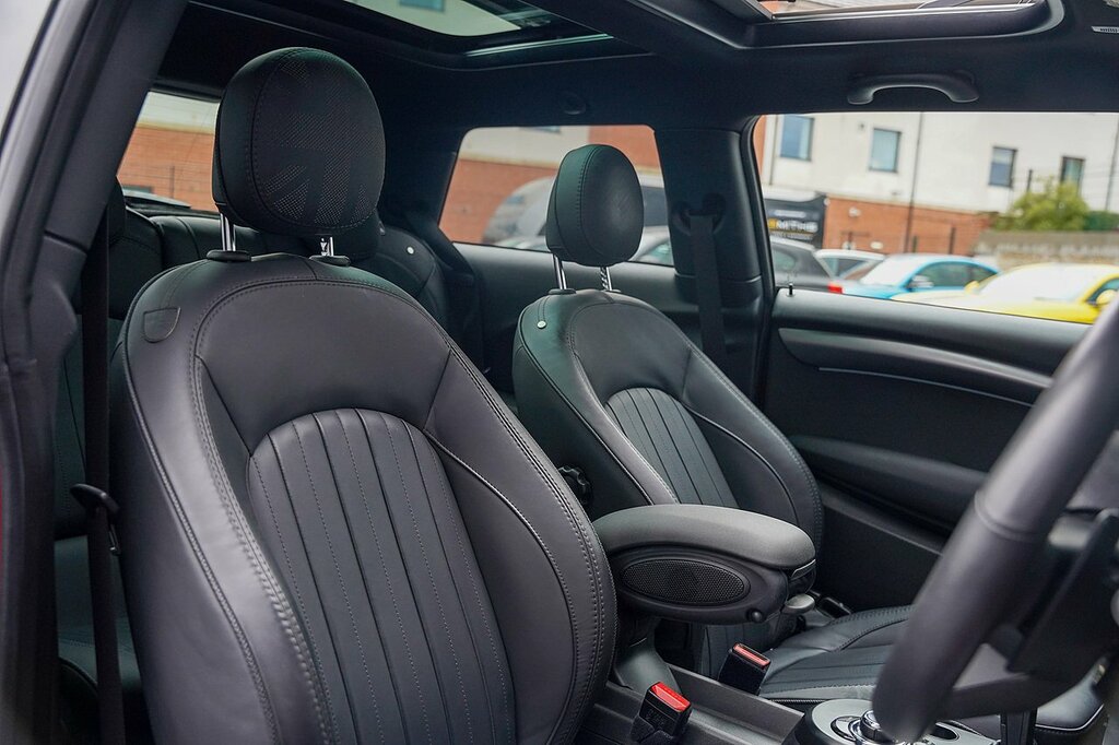 Mini Hatch John Cooper Works Red #2