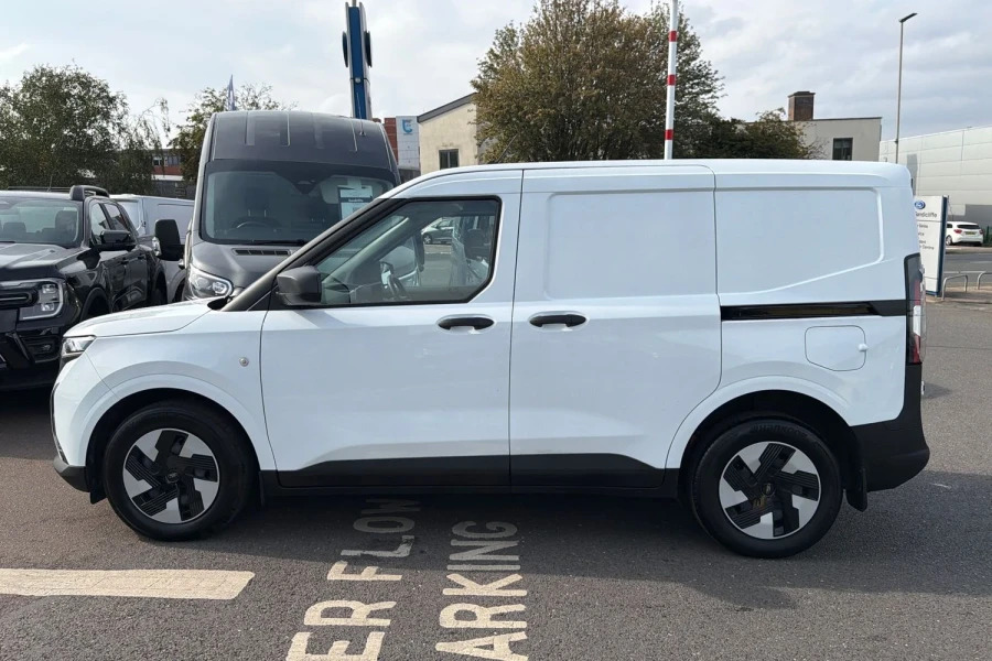 Ford Transit Courier Transit Courier Trend Van 43Kwh Drive 136 FD25XLJ White #4