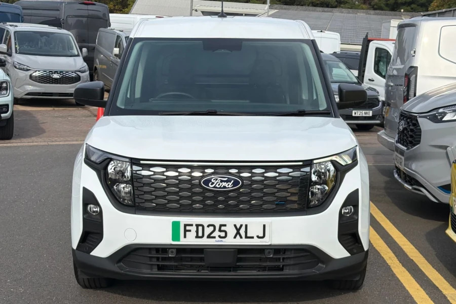 Ford Transit Courier Transit Courier Trend Van 43Kwh Drive 136 FD25XLJ White #2