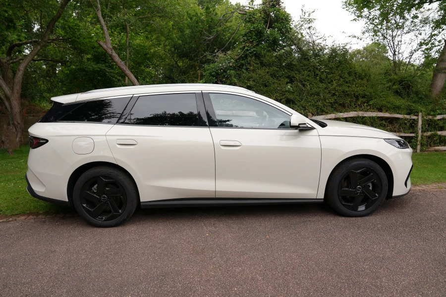 Byd Seal Seal 6 1.5 Dm-i Boost E-cvt Saloon Black