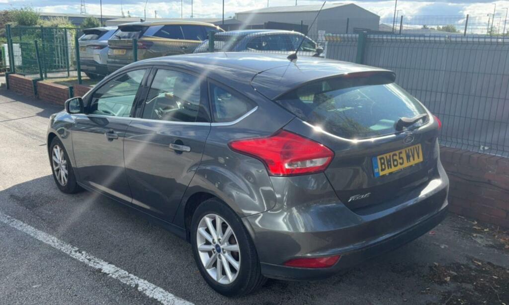 Ford Focus Hatchback Silver #4