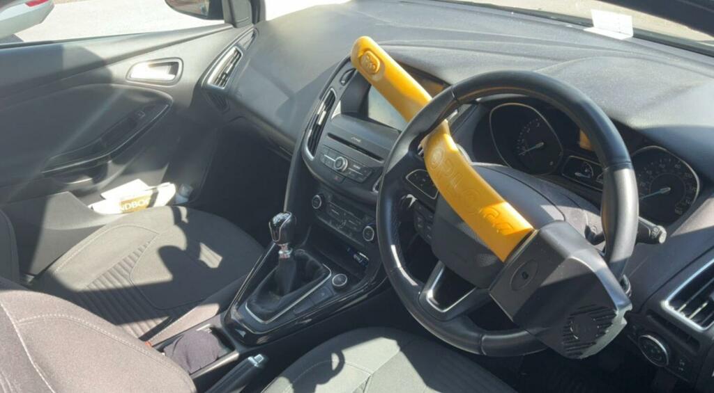 Ford Focus Hatchback Silver #5